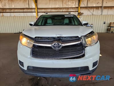 Piąte zdjęcie samochodu w środku: 2014 TOYOTA HIGHLANDER LE VIN:5TDBKRFH3ES053610 - miniatura