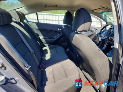 Zdjęcie 10 z 13 samochodu: 2016 KIA FORTE LX VIN:KNAFK4A65G5611487 - miniatura