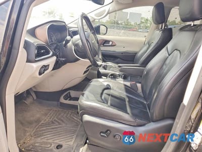 Zdjęcie 7 z 13 samochodu: 2019 CHRYSLER PACIFICA TOURING L VIN:2C4RC1BG8KR721190 - miniatura