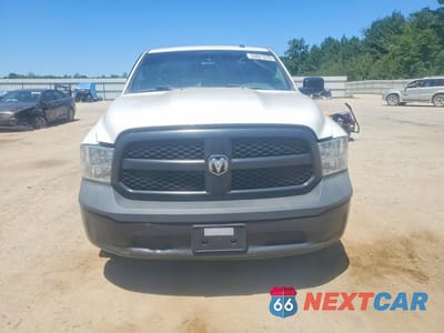 Piąte zdjęcie samochodu w środku: 2019 RAM 1500 CLASSIC TRADESMAN VIN:3C6JR6DTXKG507513 - miniatura