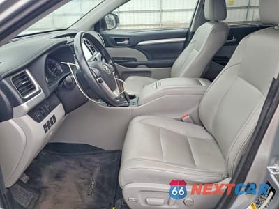 Zdjęcie 7 z 14 samochodu: 2017 TOYOTA HIGHLANDER XLE VIN:5TDJZRFH1HS460546 - miniatura