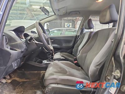 Zdjęcie 7 z 12 samochodu: 2013 HONDA FIT VIN:JHMGE8G36DC042335 - miniatura