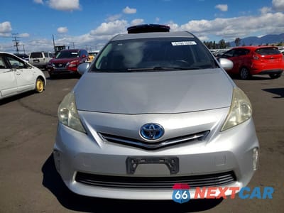 Piąte zdjęcie samochodu w środku: 2013 TOYOTA PRIUS V THREE VIN:JTDZN3EU1D3197433 - miniatura