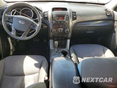 Zdjęcie 8 z 12 samochodu: 2013 KIA SORENTO LX VIN:5XYKTDA2XDG364921 - miniatura