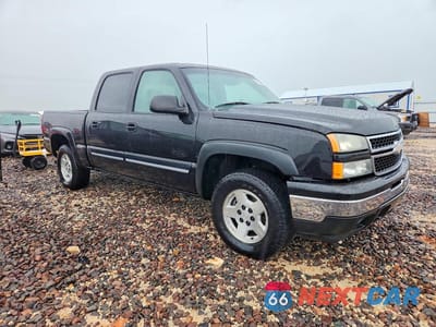 Czwarte zdjęcie samochodu z boku: 2006 CHEVROLET SILVERADO K1500 VIN:2GCEK13TX61187711 - miniatura