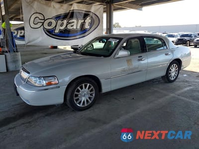 2007 LINCOLN TOWN CAR SIGNATURE 1LNHM81W57Y601629 - główne zdjęcie licytacji z USA - miniatura