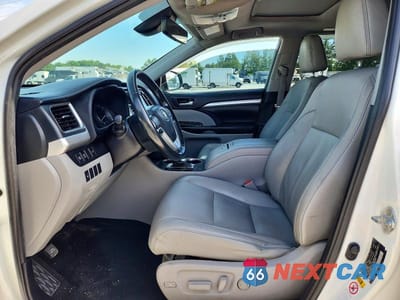 Zdjęcie 7 z 13 samochodu: 2019 TOYOTA HIGHLANDER XLE VIN:5TDJZRFH2KS926671 - miniatura