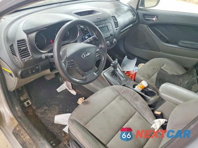 Zdjęcie 8 z 12 samochodu: 2015 KIA FORTE LX VIN:KNAFX4A68F5396090 - miniatura