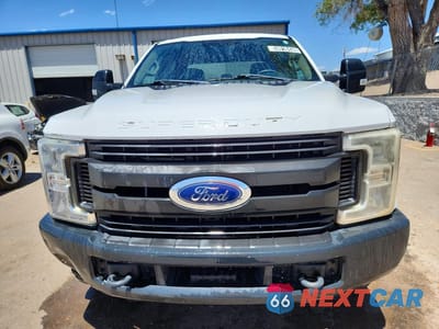 Piąte zdjęcie samochodu w środku: 2019 FORD F250 SUPER DUTY VIN:1FT7W2B67KEC41179 - miniatura