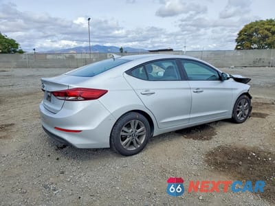 Trzecie zdjęcie samochodu z tyłu: 2018 HYUNDAI ELANTRA VALUE EDITION VIN:5NPD84LF8JH259678 - miniatura