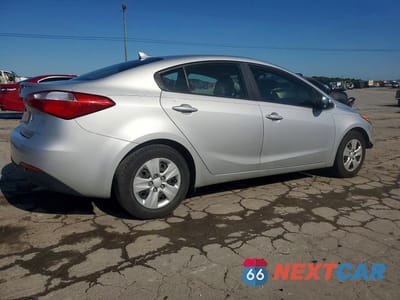 Trzecie zdjęcie samochodu z tyłu: 2015 KIA FORTE LX VIN:KNAFK4A6XF5403314 - miniatura
