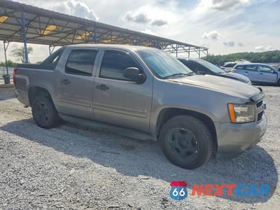 Czwarte zdjęcie samochodu z boku: 2007 CHEVROLET AVALANCHE C1500 VIN:3GNEC120X7G283925 - miniatura