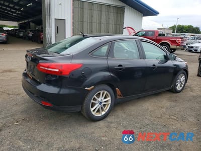 Trzecie zdjęcie samochodu z tyłu: 2017 FORD FOCUS SE VIN:1FADP3F28HL316589 - miniatura