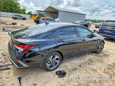 Trzecie zdjęcie samochodu z tyłu: 2025 HYUNDAI ELANTRA SEL SPORT VIN:KMHLM4DG9SU045722 - miniatura