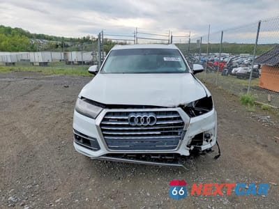 Piąte zdjęcie samochodu w środku: 2018 AUDI Q7 PREMIUM PLUS VIN:WA1LAAF76JD045808 - miniatura