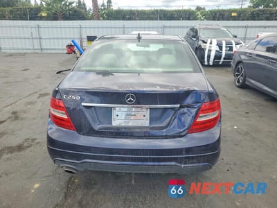 Zdjęcie 6 z 12 samochodu: 2012 MERCEDES-BENZ C 250 VIN:WDDGF4HBXCA629764 - miniatura