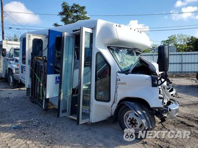 Czwarte zdjęcie samochodu z boku: 2021 FORD E-350 SHUTTLE BUS VIN:1FDEE3FN7MDC17566 - miniatura