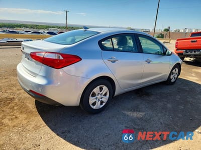 Trzecie zdjęcie samochodu z tyłu: 2016 KIA FORTE LX VIN:KNAFK4A66G5511513 - miniatura