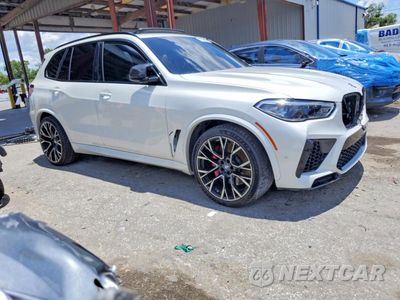 Czwarte zdjęcie samochodu z boku: 2022 BMW X5 M VIN:5YMJU0C05N9L41344 - miniatura