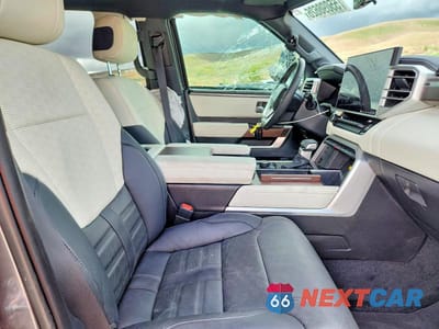 Zdjęcie 7 z 13 samochodu: 2024 TOYOTA SEQUOIA CAPSTONE VIN:7SVAAABA9RX040245 - miniatura