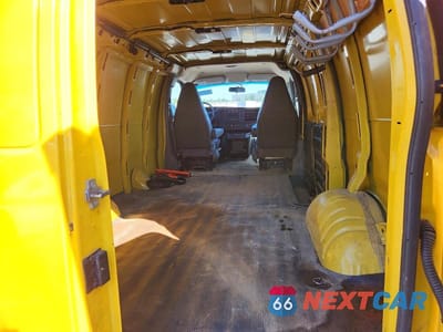 Zdjęcie 10 z 13 samochodu: 2021 GMC SAVANA 2500 CARGO VAN VIN:1GTW7AFP7M1176138 - miniatura