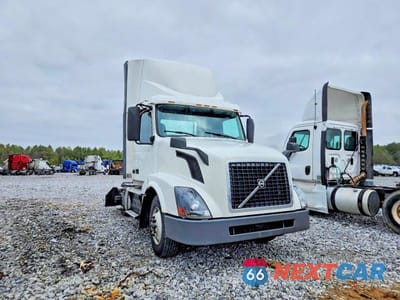 Zdjęcie 9 z 10 samochodu: 2017 VOLVO VNL SEMI TRUCK VIN:4V4N39TGXHN988143 - miniatura
