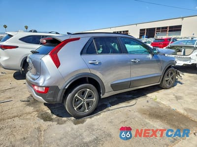 Trzecie zdjęcie samochodu z tyłu: 2025 KIA NIRO LX VIN:KNDCP3LE5S5278500 - miniatura