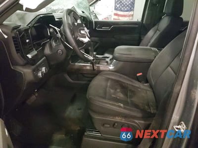 Zdjęcie 7 z 13 samochodu: 2026 GMC SIERRA K1500 SLT VIN:1GTUUDED2TZ124540 - miniatura