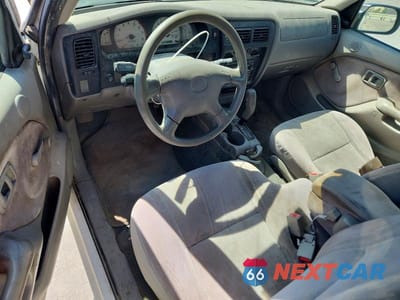Zdjęcie 8 z 12 samochodu: 2004 TOYOTA TACOMA XTRACAB VIN:5TEVL52N64Z353108 - miniatura