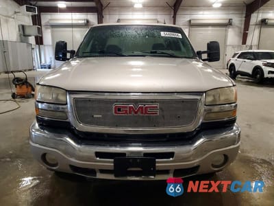 Piąte zdjęcie samochodu w środku: 2007 GMC SIERRA K2500 HEAVY DUTY VIN:1GTHK23D87F172291 - miniatura