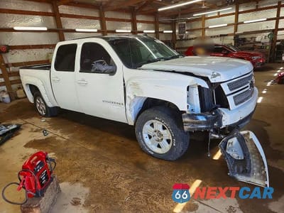 Czwarte zdjęcie samochodu z boku: 2008 CHEVROLET SILVERADO K1500 VIN:2GCEK13J981338152 - miniatura