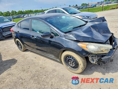 Czwarte zdjęcie samochodu z boku: 2016 KIA FORTE LX VIN:KNAFK4A67G5521810 - miniatura