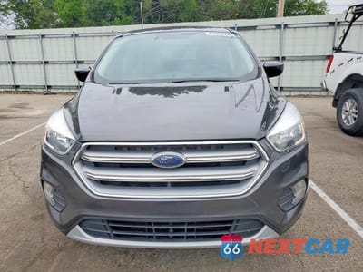 Piąte zdjęcie samochodu w środku: 2017 FORD ESCAPE SE VIN:1FMCU9GD3HUE92358 - miniatura