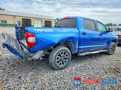 Trzecie zdjęcie samochodu z tyłu: 2016 TOYOTA TUNDRA SR5 VIN:5TFDW5F10GX555884 - miniatura