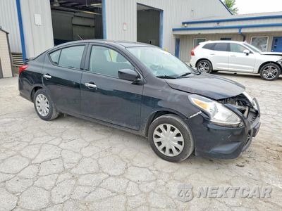 Czwarte zdjęcie samochodu z boku: 2019 NISSAN VERSA SV VIN:3N1CN7AP8KL821973 - miniatura