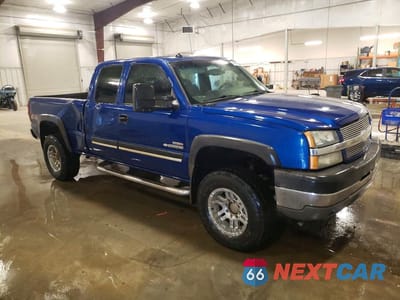 Czwarte zdjęcie samochodu z boku: 2003 CHEVROLET SILVERADO K2500 HEAVY DUTY VIN:1GCHK29103E344391 - miniatura