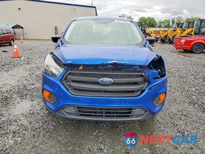 Piąte zdjęcie samochodu w środku: 2018 FORD ESCAPE S VIN:1FMCU0F7XJUB58597 - miniatura