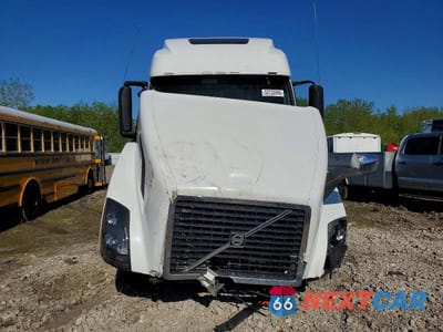 Zdjęcie 9 z 10 samochodu: 2018 VOLVO VNL SEMI TRUCK VIN:4V4NC9EH4JN996038 - miniatura