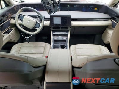 Zdjęcie 8 z 12 samochodu: 2025 LINCOLN NAUTILUS PREMIERE VIN:5LMPJ8JA2SJ969855 - miniatura