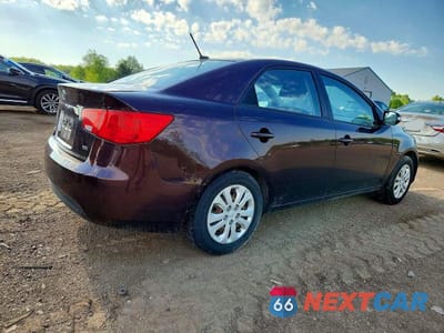 Trzecie zdjęcie samochodu z tyłu: 2010 KIA FORTE EX VIN:KNAFU4A27A5197076 - miniatura
