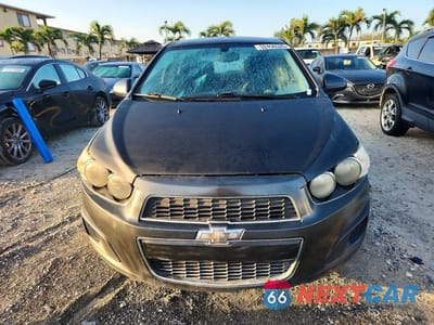 Piąte zdjęcie samochodu w środku: 2015 CHEVROLET SONIC LTZ VIN:1G1JE6SB7F4205235 - miniatura