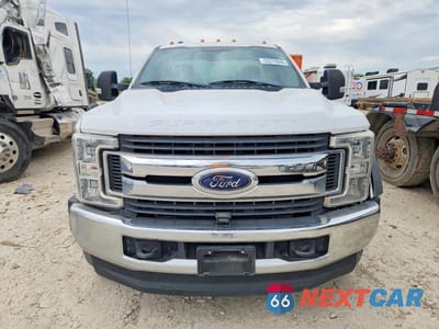 Piąte zdjęcie samochodu w środku: 2019 FORD F550 SUPER DUTY VIN:1FDUF5HT4KDA08010 - miniatura