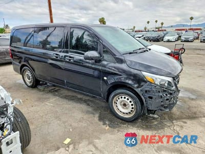 Czwarte zdjęcie samochodu z boku: 2018 MERCEDES BENZ METRIS VIN:WD4PG2EE5J3440442 - miniatura