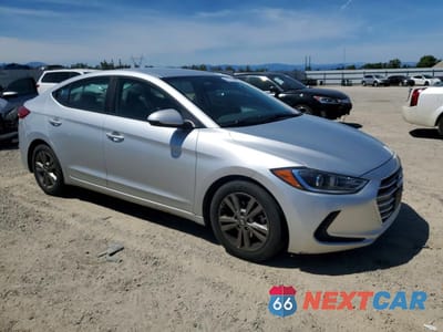 Czwarte zdjęcie samochodu z boku: 2018 HYUNDAI ELANTRA SEL VIN:5NPD84LF4JH347109 - miniatura