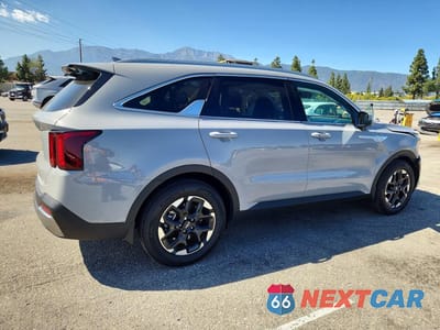Trzecie zdjęcie samochodu z tyłu: 2024 KIA SORENTO S VIN:5XYRL4JC6RG305413 - miniatura