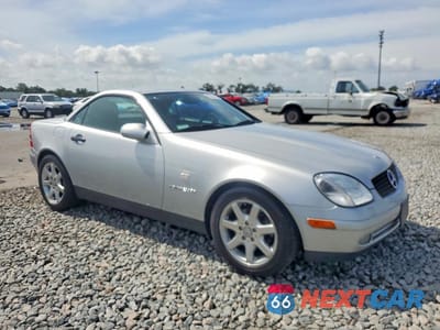 Czwarte zdjęcie samochodu z boku: 1999 MERCEDES-BENZ SLK 230 KOMPRESSOR VIN:WDBKK47F8XF117531 - miniatura