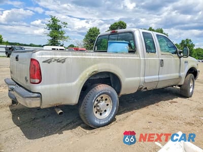 Trzecie zdjęcie samochodu z tyłu: 2001 FORD F250 SUPER DUTY VIN:1FTNX21L21EC80434 - miniatura