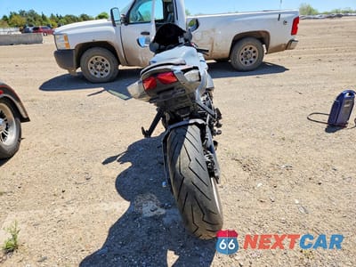 Czwarte zdjęcie samochodu z boku: 2019 SUZUKI GSX-R600 VIN:JS1GN7FA8K7100442 - miniatura