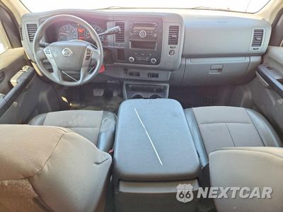 Zdjęcie 8 z 13 samochodu: 2016 NISSAN NV 2500 HD SV DELIVERY VAN VIN:1N6BF0KY7GN816479 - miniatura