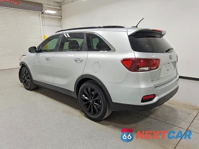 Drugie zdjęcie samochodu z przodu: 2020 KIA SORENTO S VIN:5XYPG4A58LG695600 - miniatura